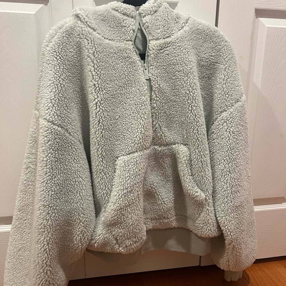 Alo Yoga Streetside half zip hoodie-Sherpa Size Large Mint color worn once